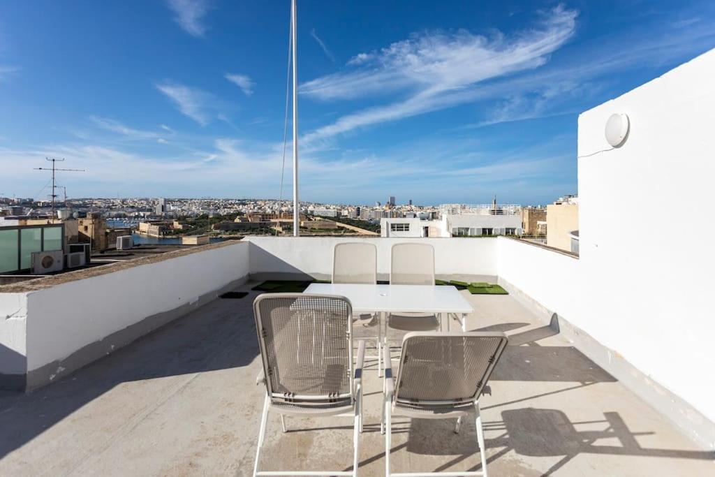 City Penthouse With Roof Terrace And Sea Views La La Valletta Esterno foto