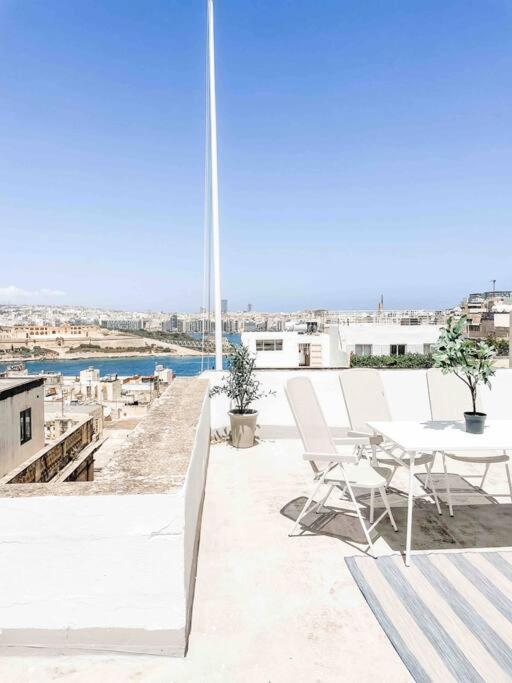 City Penthouse With Roof Terrace And Sea Views La La Valletta Esterno foto