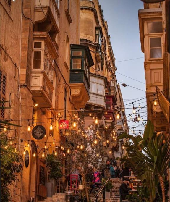 City Penthouse With Roof Terrace And Sea Views La La Valletta Esterno foto
