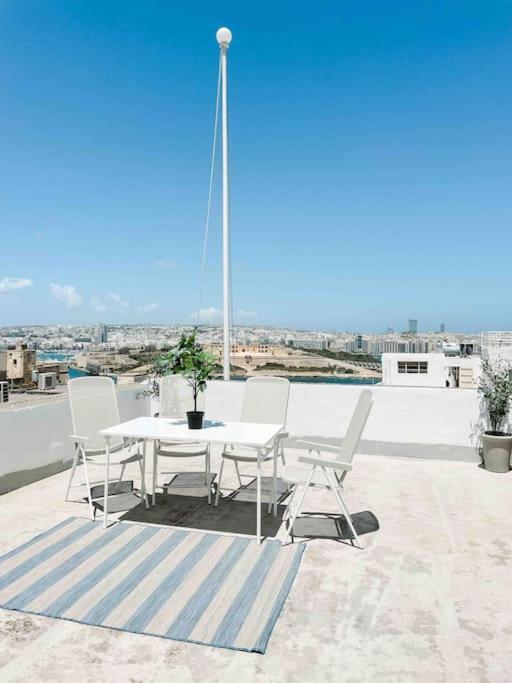 City Penthouse With Roof Terrace And Sea Views La La Valletta Esterno foto
