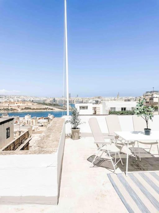 City Penthouse With Roof Terrace And Sea Views La La Valletta Esterno foto