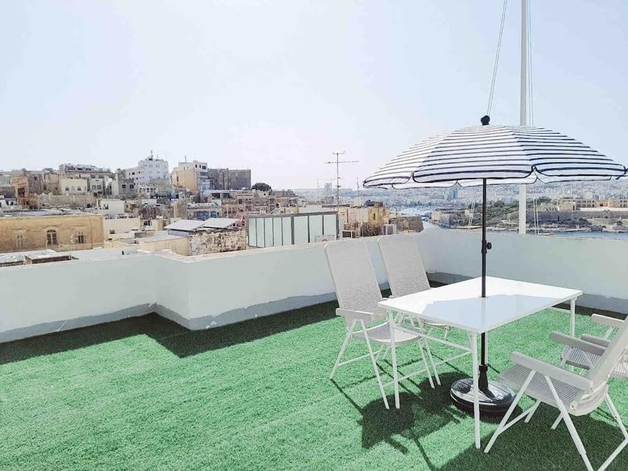 City Penthouse With Roof Terrace And Sea Views La La Valletta Esterno foto